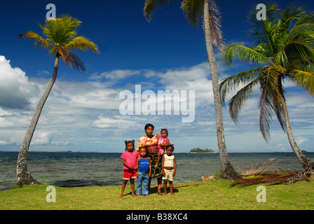 Kuna indian family, Rio Sidra area, Archipelago San Blas, Panama, Central America Stock Photo