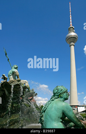 Deutschland, Berlin, Neptunbrunnen am Alex, Germany, Berlin, Neptune Fountain and TV Tower at Alexanderplatz Stock Photo