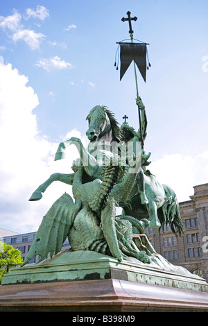 Deutschland, Berlin, Nikolaiviertel, St. Georg Standbild, Germany Berlin sculpture of St George slaying the dragon in the Nikola Stock Photo