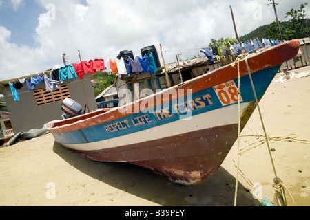 Drying out beach boat hi-res stock photography and images - Alamy
