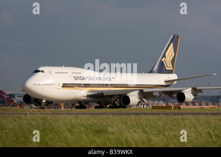 Singapore Airlines Boeing 747-412 London Heathrow, United Kingdom Stock Photo