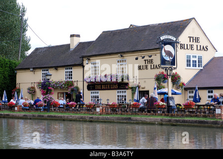 The Blue Lias pub by Grand Union Canal, Long Itchington, Warwickshire, England, UK Stock Photo