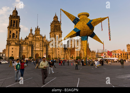 Cathedral with traditional Mexican �辱ñ���ٲ� hanging in Mexico City's Zocalo during Christmas. Stock Photo