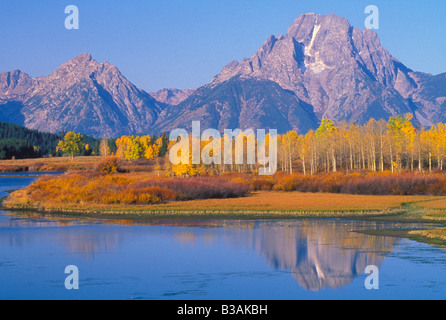 WYOMING, Jackson Hole, Autumn colors of Oxbow Bend on the Snake River, Mount Moran, Grand Teton National Park Stock Photo