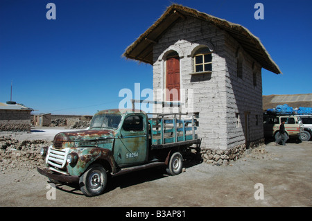 Salt house and old pick up in the village of Colchani, on the edge of the Salar de Uyuni salt flat in Potosi, Bolivia. Stock Photo