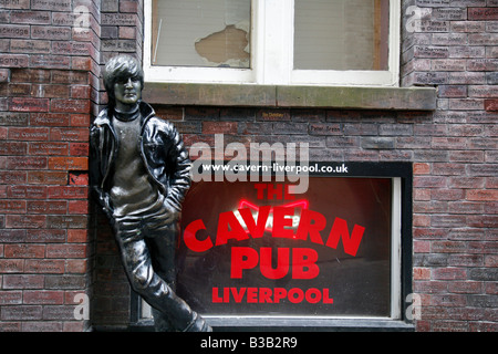 July 2008 - John Lennon statue by the Cavern Wall of Fame in Mathew Street Liverpool England UK Stock Photo