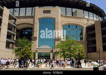 Cellular field chicago stadium hi-res stock photography and images - Alamy