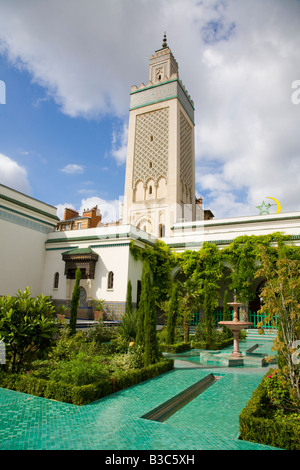 Tranquil gardens and minaret of the Great Paris Mosque, La Grande Mosquée de Paris France Stock Photo