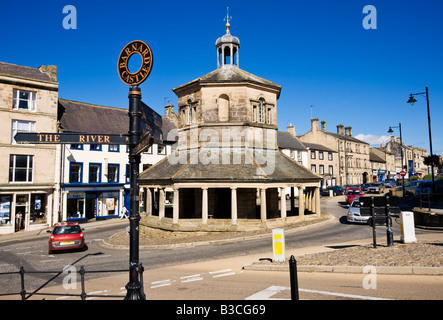 Old Market Cross and town directions signpost in Barnard Castle, County Durham, England UK Stock Photo