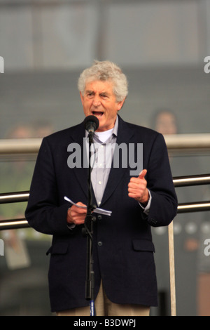Welsh First Minister Rhodri Morgan giving a speech at the Senedd in Cardiff Bay welcoming home Welsh athletes from the Olympics Stock Photo