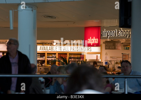 Duty free cigarettes manchester airport hi-res stock photography and images 