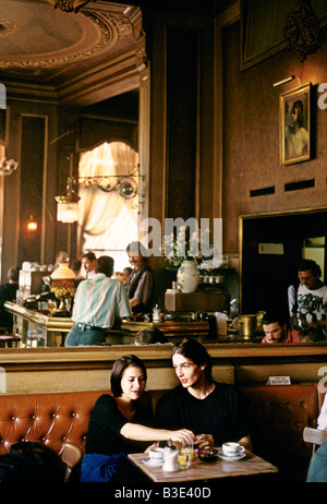 VIENNA 1995 A COUPLE DRINK COFFEE IN THE BAR AT THE SAVOY HOTEL VIENNA Stock Photo