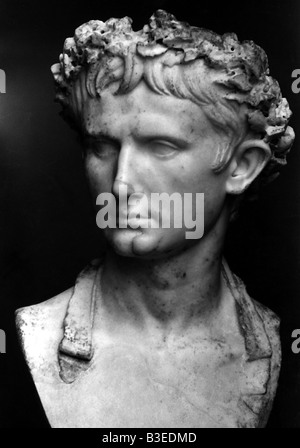 Augustus (Imperator Caesar Augustus), 23.9.63 BC - 19.8.14 AD, Roman Emperor 13.1.27 BC - 19.8.14 AD, portrait, bust, marble, circa 20 BC, Glyptothek Munich, Corona civica or Corona triumphalis, Stock Photo