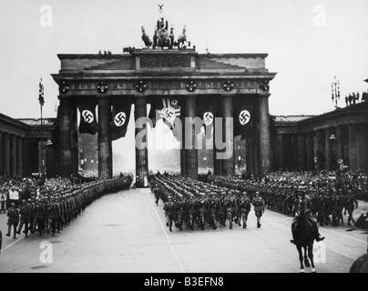 Victory Parade, Berlin, Troops, marching, Brandenburg Gate, Nazis Stock ...