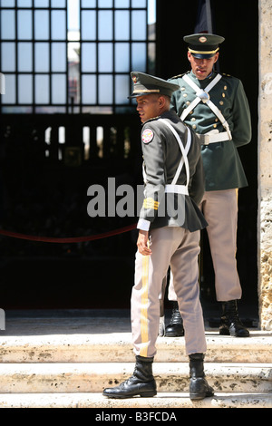 Dominican soldiers guarding the National Pantheon in the Zona Colonial of Santo Domingo, Dominican Republic Stock Photo