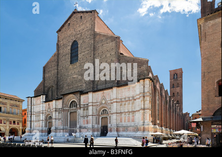 Basilica di San Petronio, Piazza Maggiore in the historic centre, Bologna, Emilia Romagna, Italy Stock Photo