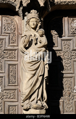 Statue of Virgin Mary, Leon, Castilla y León, Spain Stock Photo