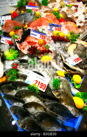 Fresh seafood and fish for sale at the Sydney fish market Stock Photo