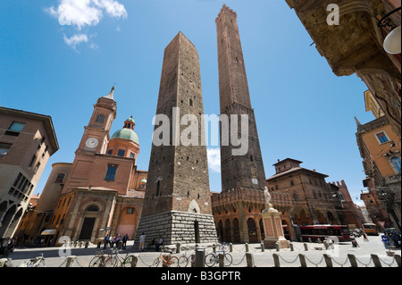 Le Due Torri (The Two Towers) at the end of Via Rizzoli, Piazza di Porta Ravegnana, Bologna, Emilia Romagna, Italy Stock Photo