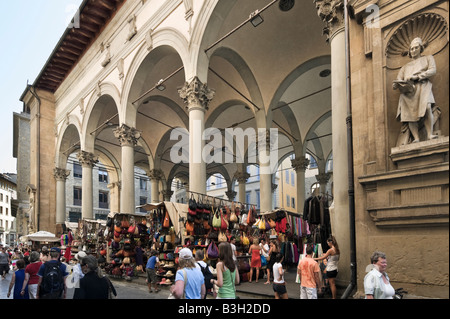 Open air market in Piazza del Mercato Nuovo in the historic centre, Florence, Tuscany, Italy Stock Photo