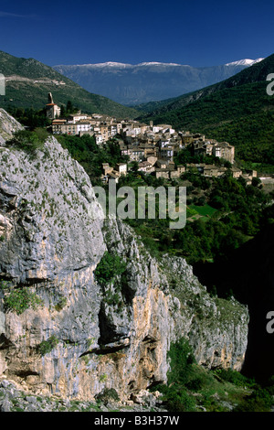 Italy, Abruzzo, Anversa degli Abruzzi, Sagittario gorges regional reserve Stock Photo