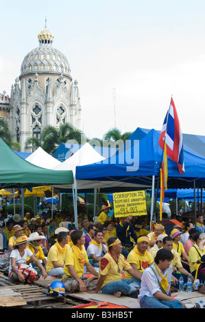 Protesters occupying the gardens around Government House in Bangkok Stock Photo