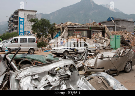 Smashed cars and broken buildings in the aftermath of 12 May 2008 earthquake in Sichuan, China. Stock Photo