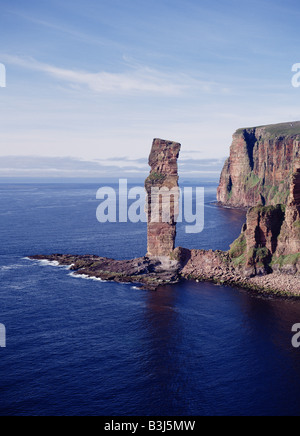 dh Old Man of Hoy scotland HOY ORKNEY Sea stack cliff Britain red sandstone cliffs coast uk devonian period basalt scottish stone atlantic ocean Stock Photo