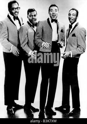SMOKEY ROBINSON AND THE MIRACLES US vocal group from l: Bobby Rogers,Warren Moore, Smokey Robinson and Ronnie White Stock Photo