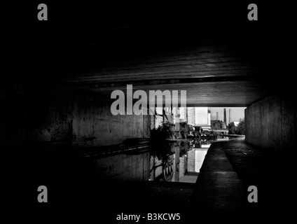 The Leeds-Liverpool canal passes under a bridge at Shipley, Bradford, West Yorkshire Stock Photo