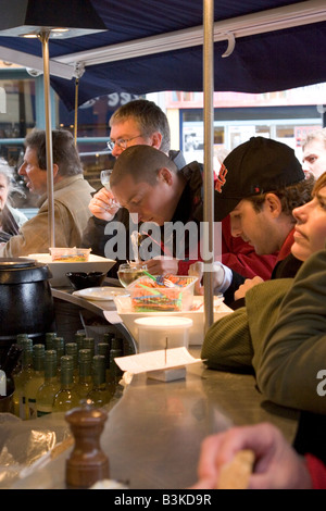 Street front restaurant 'Mer du Nord' serving freshly cooked seafood directly to standing customers, Brussels Belgium Stock Photo