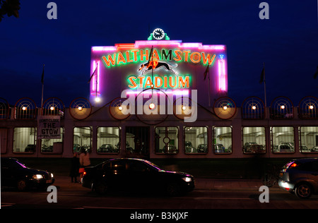 SAD GOODBYE AT THE STOW LAST NIGHT AT WALTHAMSTOW DOG STADIUM LONDON E17 CLOSING DOWN AFTER 75 YEARS Stock Photo