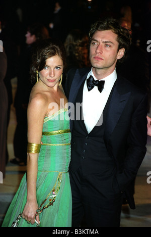 SIENNA MILLER and  Jude Law at the 2004 Vanity Fair Oscar party held at Mortons in West Hollywood  29 February  2004 Stock Photo