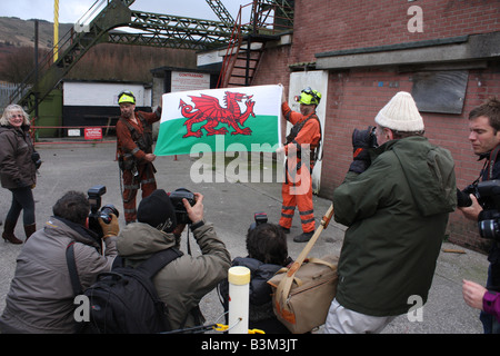 Press photographers take pictures of Welsh miners at Tower Colliery in South Wales at its closing down ceremony Stock Photo