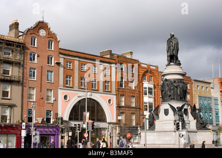 O'Connell statue and shops on O'Connell Street in Dublin Stock Photo