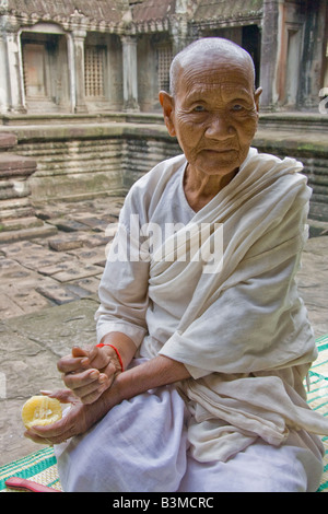 Buddhist Nun. Angkor Wat, Cambodia. Stock Photo