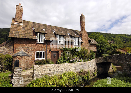 The packhorse bridge and cottages at Allerford village on Exmoor N Devon Stock Photo