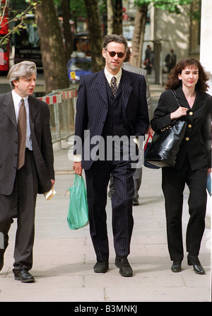 Bob Geldof rock star arriving at High Court to continue with divorce proceedings against former wife TV presenter Paula Yates Stock Photo