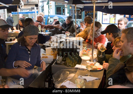 Street front restaurant 'Mer du Nord' serving freshly cooked seafood directly to standing customers, Brussels Belgium Stock Photo