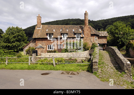 The packhorse bridge and cottages at Allerford village on Exmoor N Devon Stock Photo