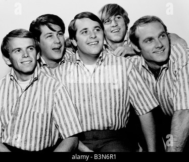 THE BEACH BOYS  US pop group in 1964 from left Al Jardine, Brian Wilson, Carl Wilson, Dennis Wilson and Mike Love Stock Photo