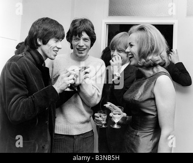 ROLLING STONES Richard, Jagger and Jones with actress Honor Blackman at a reception for the Supremes in London 11th May 1965 Stock Photo