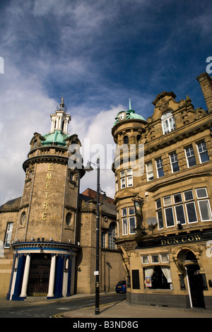 Edwardian architecture in Sunderland, England. The Empire Theatre stands opposite the Dun Cow public house. Stock Photo