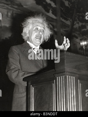 ALBERT EINSTEIN speaking at the 8th American Scientific Congress in Washington on 15 May 1940 Stock Photo