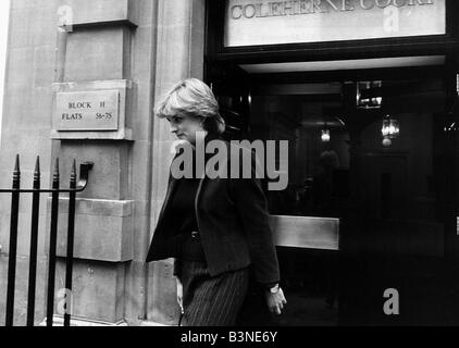 Lady Diana Spencer Princess Diana goes shopping leaving Coleherne Court Flat November 1980 Stock Photo