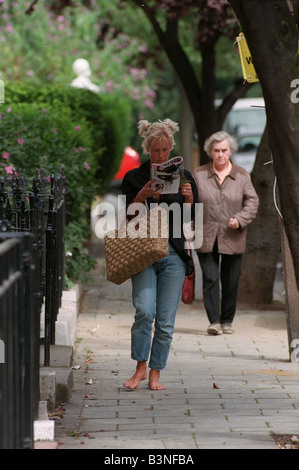 Paula Yates TV Presenter August 1998 Walking down the street reading a magazine not wearing any shoes mirrorpix Stock Photo