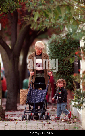 Paula Yates TV Presenter November 1998 Walking near her home in London with her daughter Heavenly Hirani Tiger Lilly mirrorpix Stock Photo