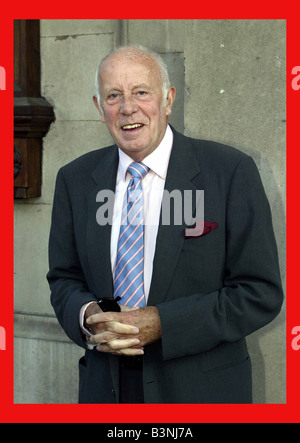 Richard Wilson actor at John Thaw Memorial Service for Actor September 2002 At St Martin in the Field in Trafalgar Square London Stock Photo