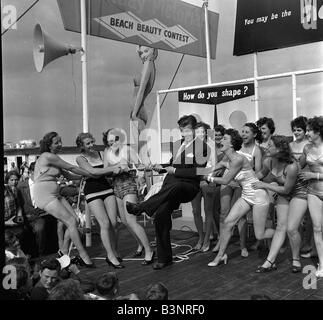Sunday Pictorial Pictorial Beach Contest at Great Yarmouth. The crowd