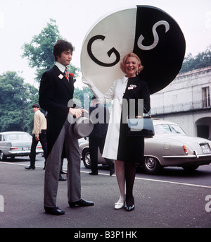 1968 Clothing Ascot Fashion Hats and Dresses Mrs Ronald Shilling and David Shilling The Shilling Hat Stock Photo